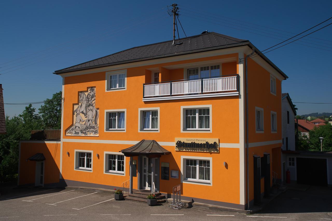 Strattnerhof Hotel Frankenburg am Hausruck Exterior photo